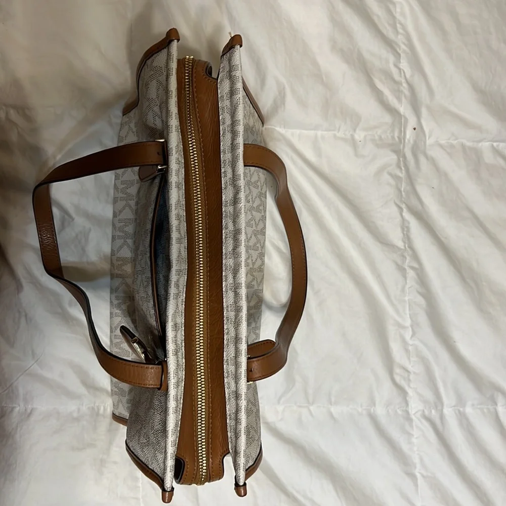๐ฅ LOWEST PRICE (small stain & imperfection) - Picture 12 of 15